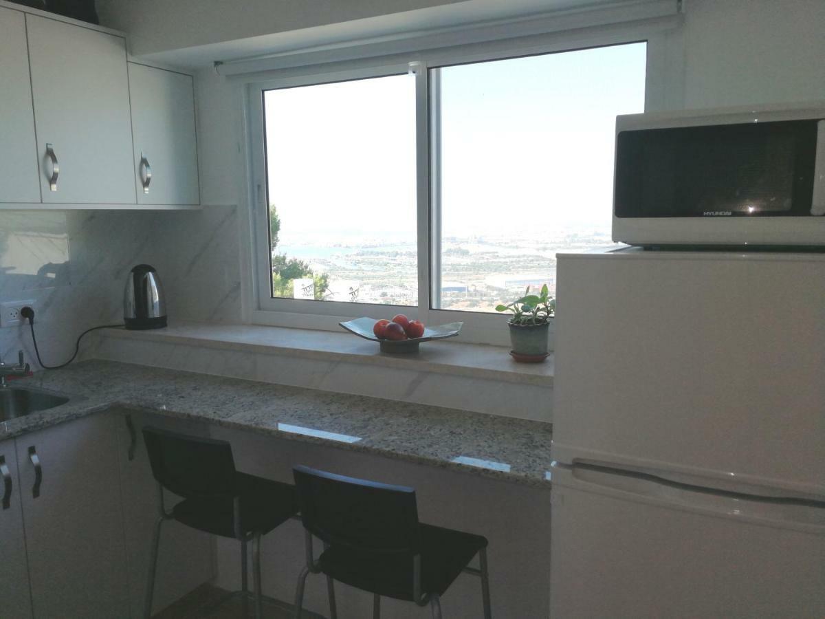 The Potter'S House Overlooking The Bay Of Haifa Luaran gambar